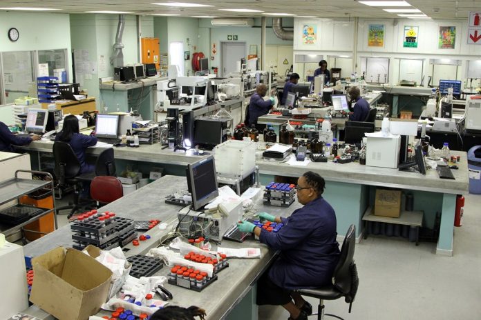 Pic 3 WearCheck Pinetown Lab_cropped